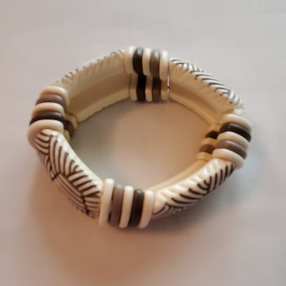 Avon cream and brown stretch bracelet